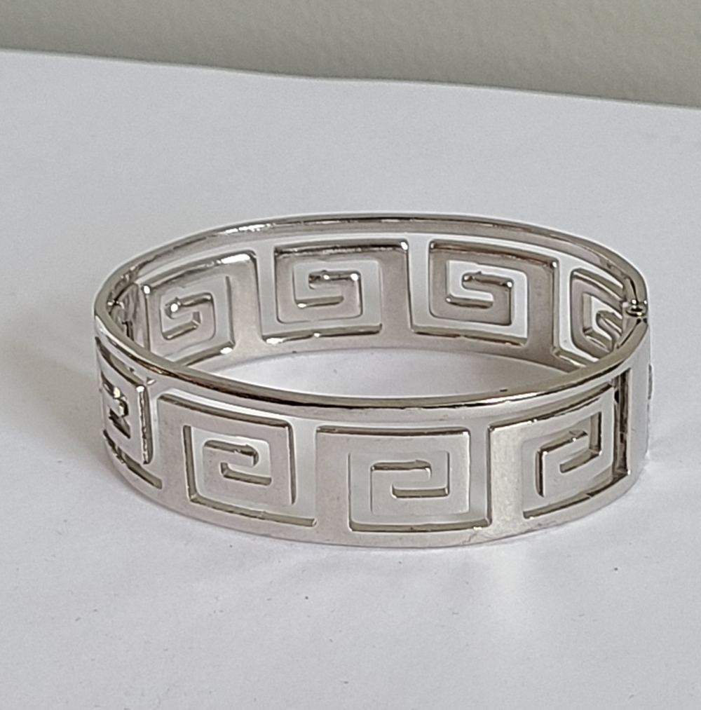 Vintage Silver Tone Greek Key Maze Meander Oval Hinged Wide Bangle Bracelet